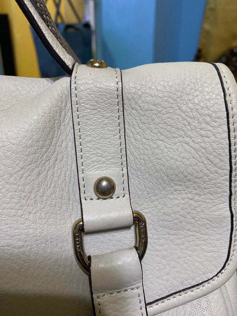 Beanpole sling bag (Category: Luxury Bags & Wallets) located in Las Pinas. Submitted by frendzbagsunlimited (Listing ID 1289581822, Image 3). Description: .