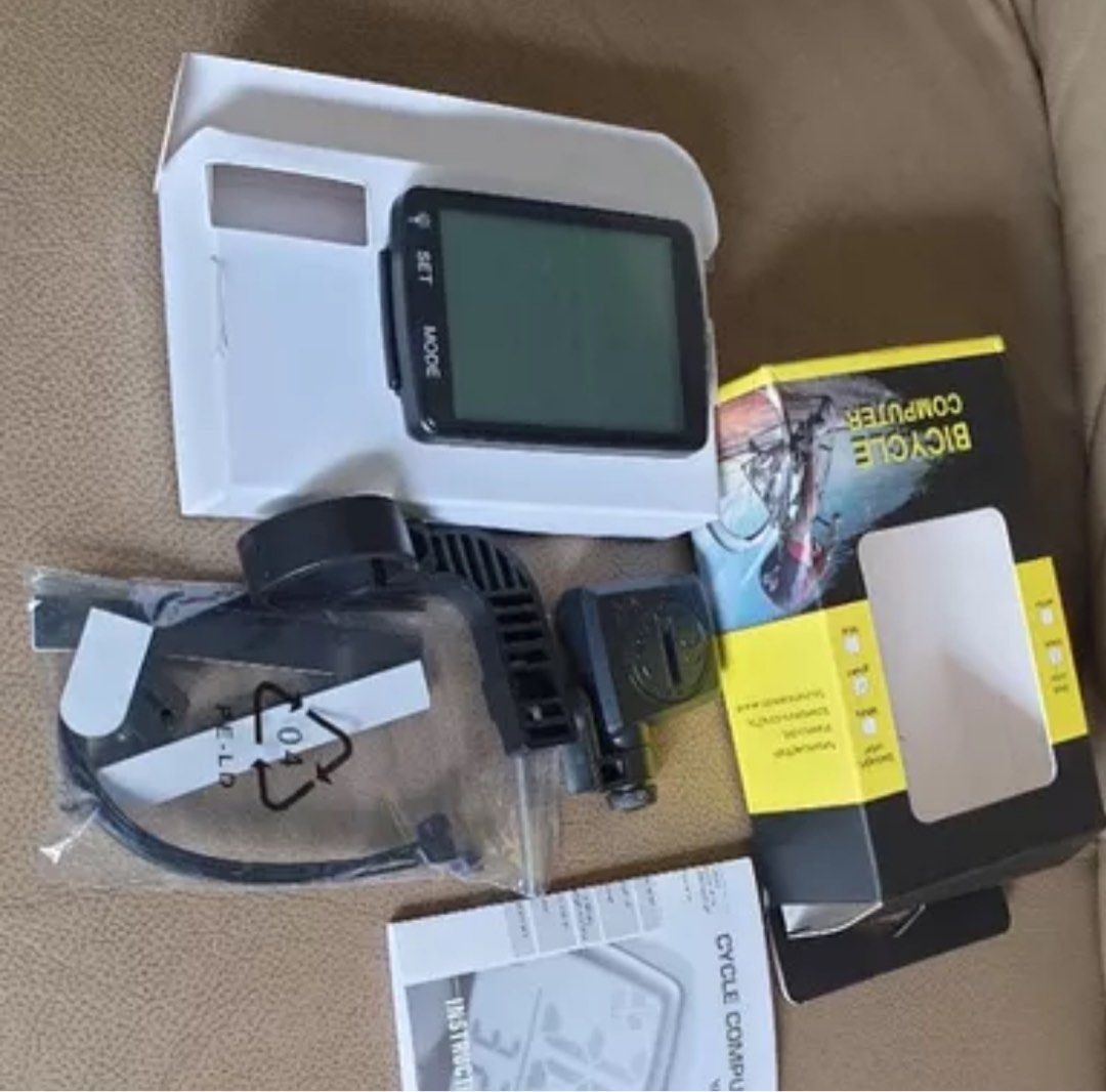 Bicycle computer (Category: Parts & Accessories) located in Singapore. Submitted by kraftdesigns (Listing ID 1283536552, Image 5). Description: 2 units available. Price for computer and sensor only. Price for computer, sensor, usb cable and box, add $2.