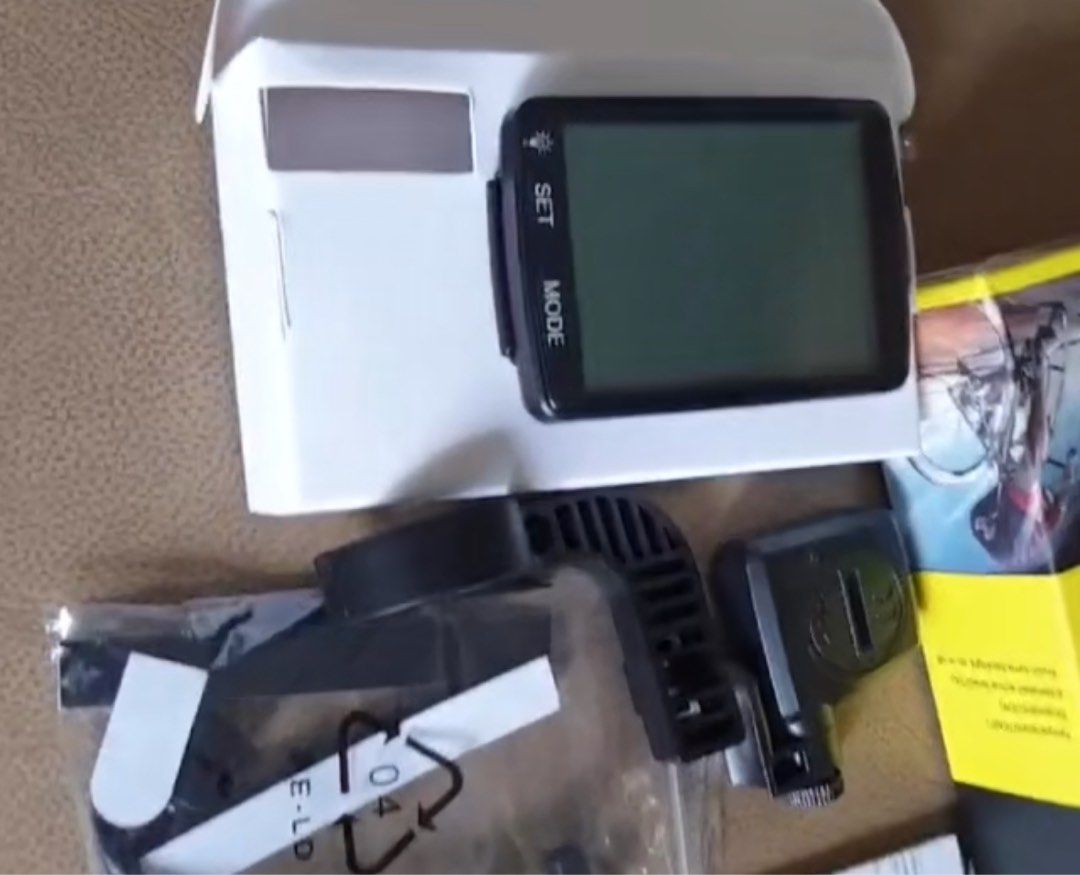 Bicycle computer (Category: Parts & Accessories) located in Singapore. Submitted by kraftdesigns (Listing ID 1283536552, Image 4). Description: 2 units available. Price for computer and sensor only. Price for computer, sensor, usb cable and box, add $2.