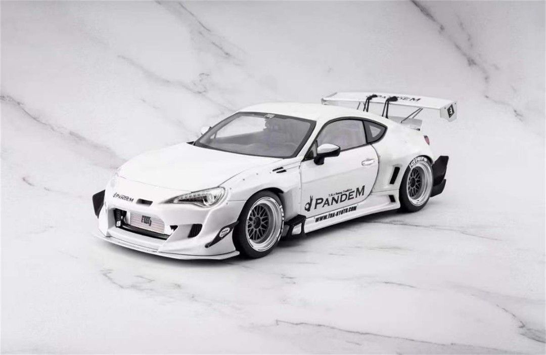 DCN 1:18 Rocket Bunny Pandem GT86 V3, Toys & Collectibles