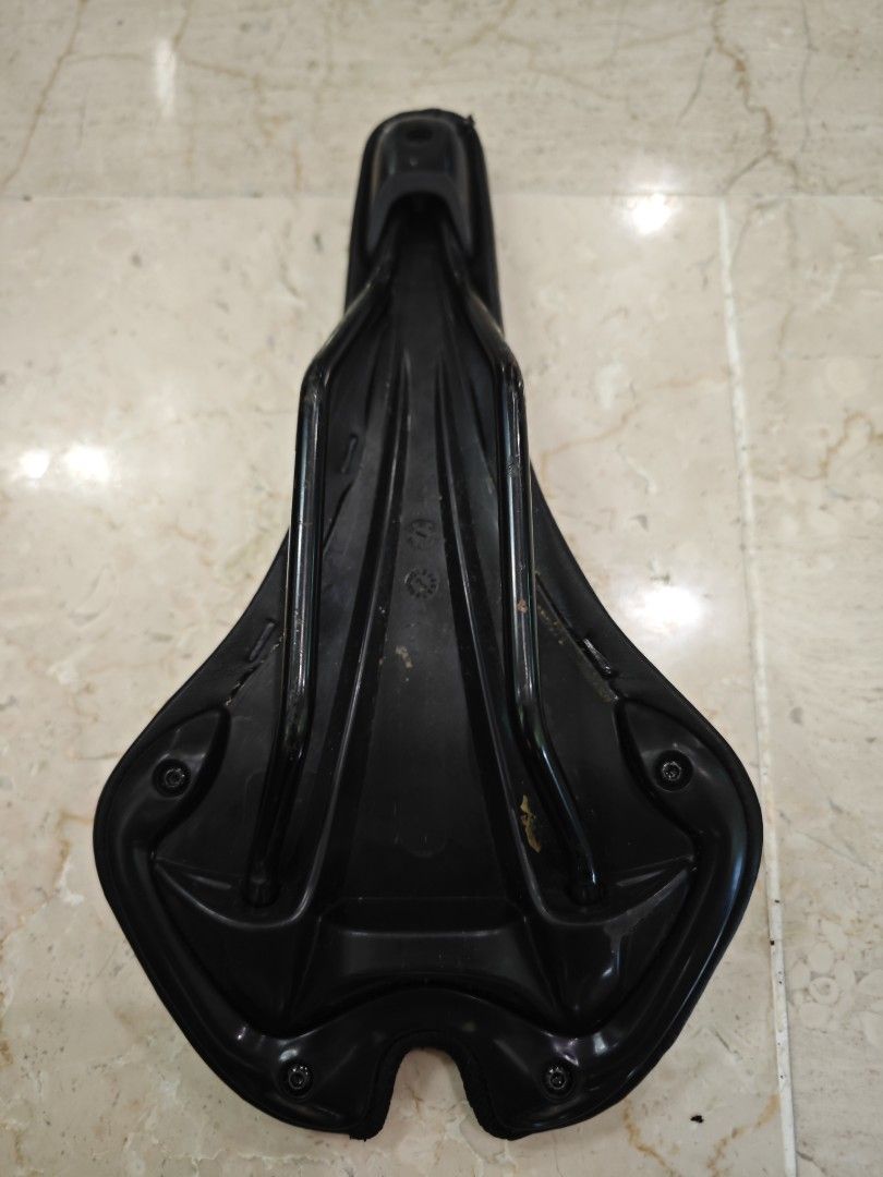 Decaf saddle (Category: Parts & Accessories) located in Singapore. Submitted by sagano (Listing ID 1289570121, Image 1). Description: .