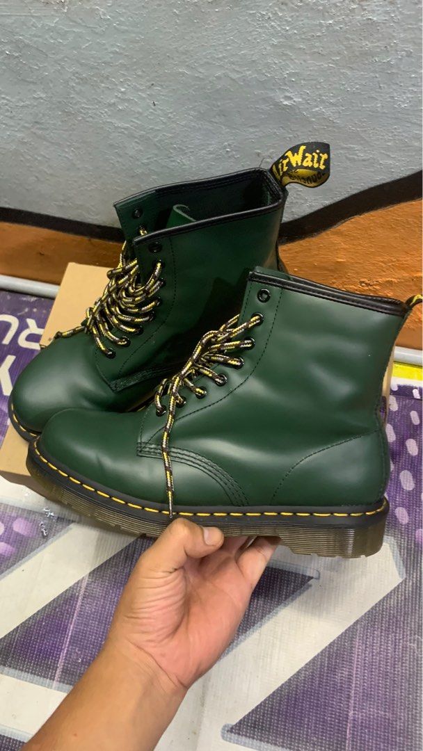 Dr martens 1960 green, Fesyen Pria, Sepatu Sepatu Boot di Carousell