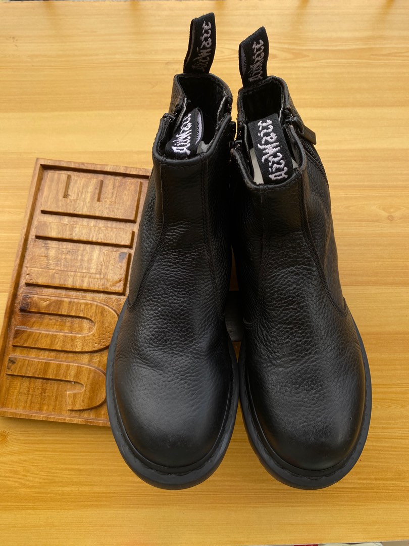 Dr martens pull tab on sale