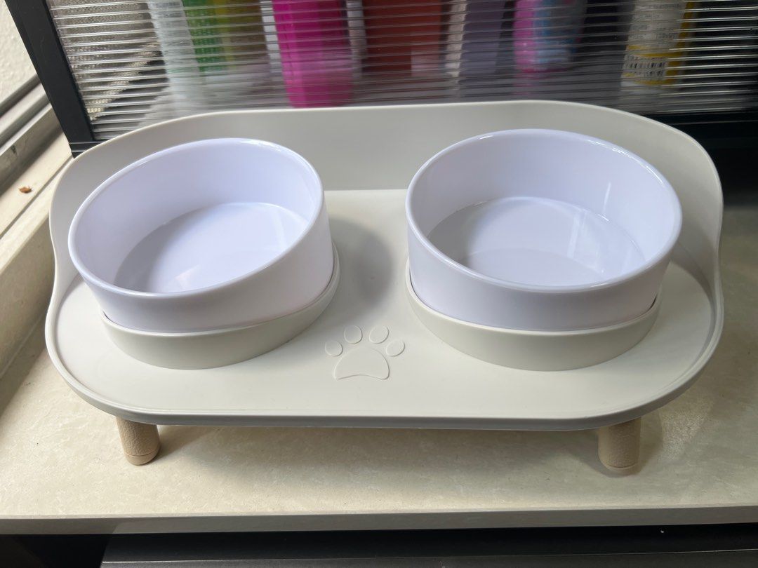 Elevated food dish top