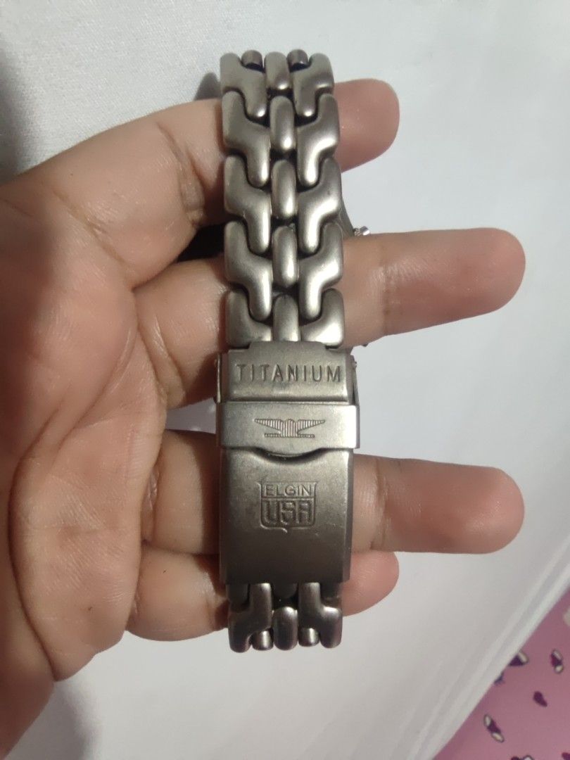 Elgin vintage titanium watch (Category: Men's Watches) located in Quezon City. Submitted by ailyncruz15 (Listing ID 1289561297, Image 2). Description: elgin vintage titanium watch rfs: decluttering original radio control with date water resistant battery operated.