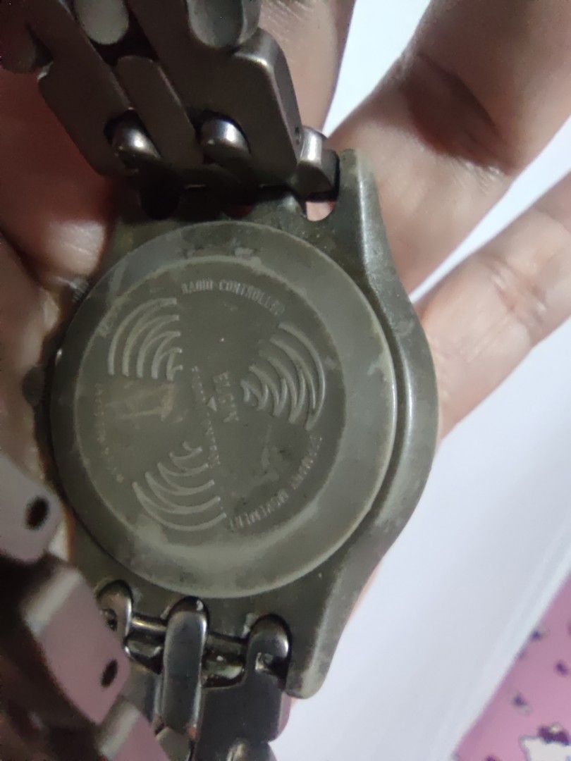 Elgin vintage titanium watch (Category: Men's Watches) located in Quezon City. Submitted by ailyncruz15 (Listing ID 1289561297, Image 3). Description: elgin vintage titanium watch rfs: decluttering original radio control with date water resistant battery operated.