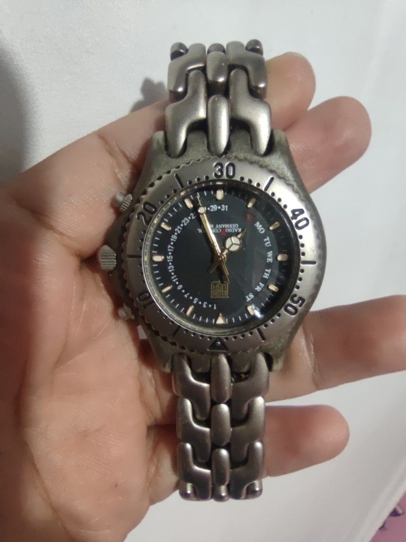 Elgin vintage titanium watch (Category: Men's Watches) located in Quezon City. Submitted by ailyncruz15 (Listing ID 1289561297, Image 1). Description: elgin vintage titanium watch rfs: decluttering original radio control with date water resistant battery operated.