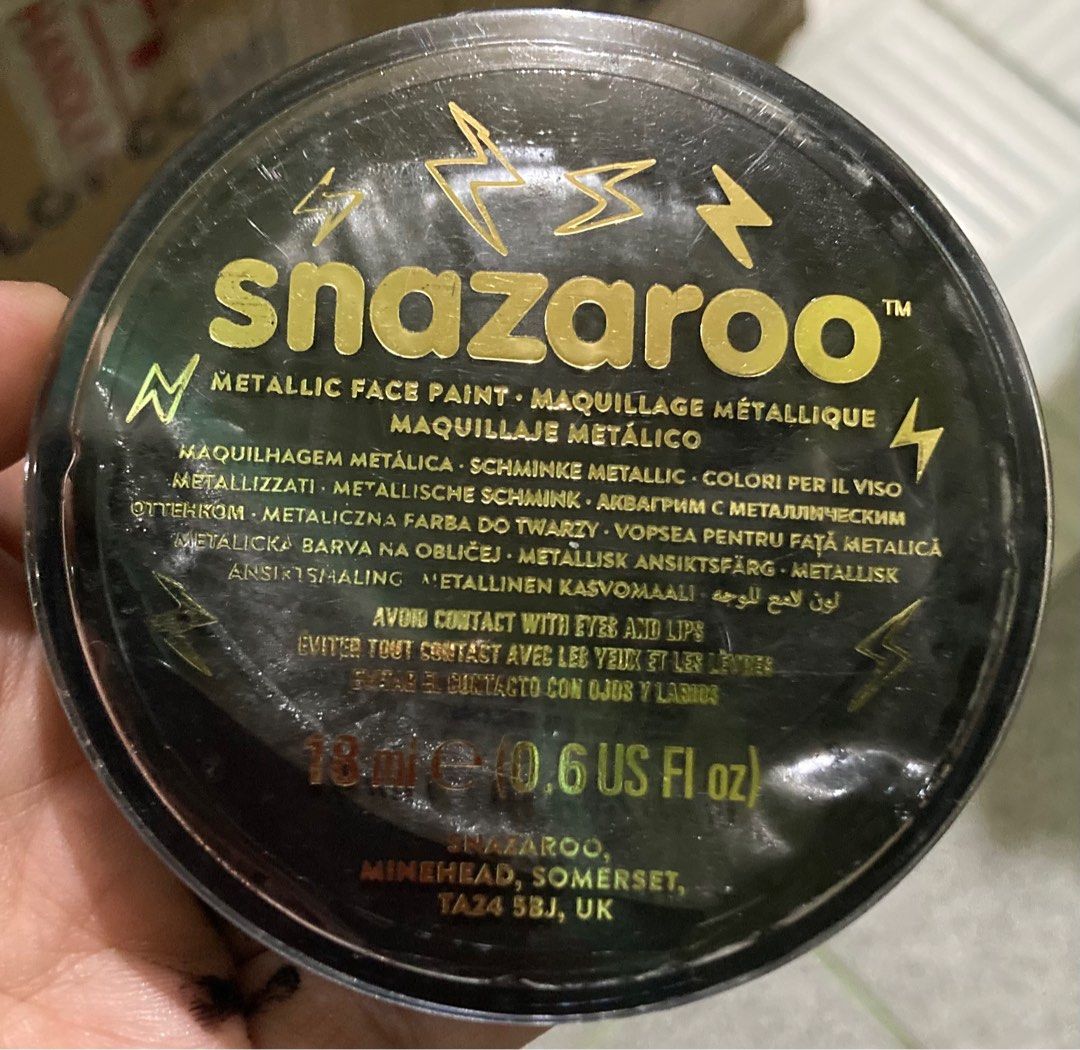 Face Paint (Category: Makeup) located in Quezon City. Submitted by bilibentakita (Listing ID 1289578773, Image 1). Description: Snazaroo Metallic Face Paint.