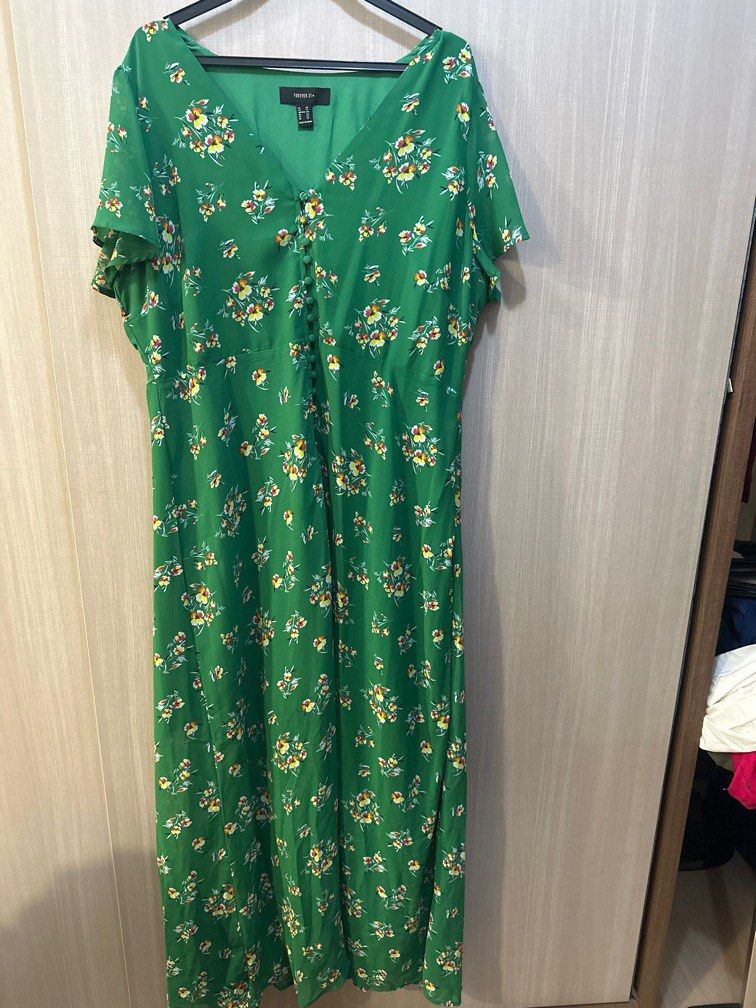 slim fit dress slacks Leslie Bottle Green Long-Sleeve Twisted Split Maxi Dress – Club L London main image 1