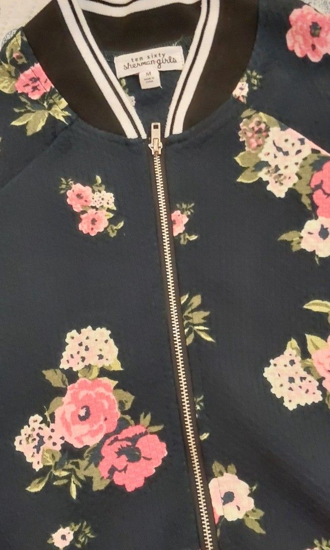 Floral Sweater (Category: Coats, Jackets and Outerwear) located in Manila. Submitted by mpirerules (Listing ID 1289668492, Image 3). Description: Floral Sweater size: S-M MOP: BDO/BPI bank deposit or funds transfer; Gcash/Maya Shipping to be shouldered by buyer. No free shipping. No meet-ups..