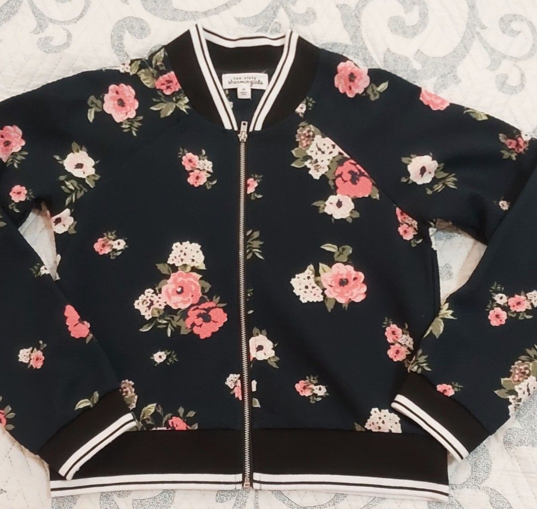 Floral Sweater (Category: Coats, Jackets and Outerwear) located in Manila. Submitted by mpirerules (Listing ID 1289668492, Image 1). Description: Floral Sweater size: S-M MOP: BDO/BPI bank deposit or funds transfer; Gcash/Maya Shipping to be shouldered by buyer. No free shipping. No meet-ups..