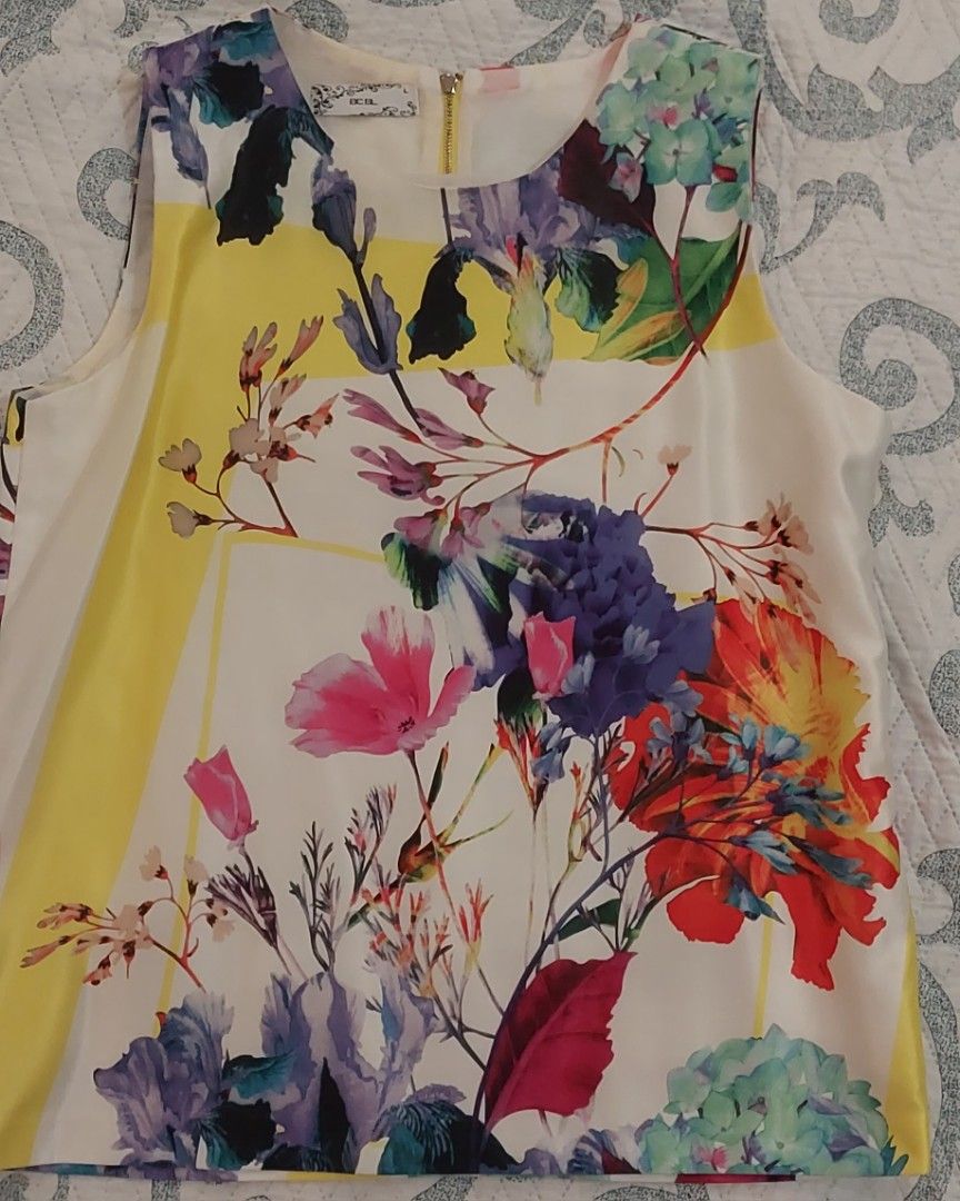 Floral Top (Category: Sleeveless) located in Manila. Submitted by mpirerules (Listing ID 1289668526, Image 1). Description: Floral Top Size:M MOP: BDO/BPI bank deposit or funds transfer; Gcash/Maya Shipping to be shouldered by buyer. No free shipping. No meet-ups..