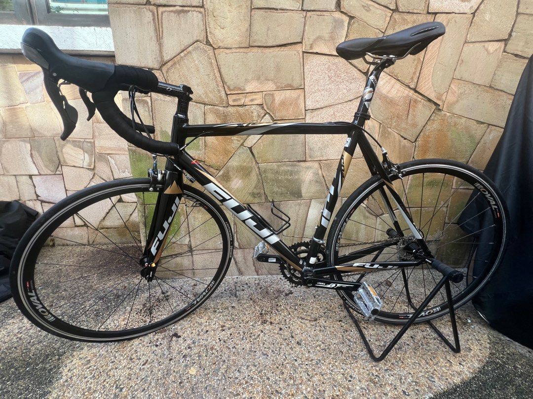 Fuji roubaix ultegra 2025