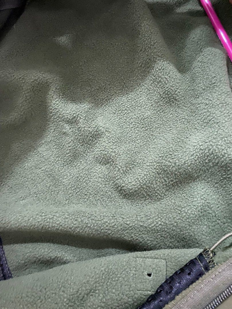 Jacket (Category: Coats, Jackets and Outerwear) located in Johor Bahru. Submitted by opamiyin (Listing ID 1289603544, Image 3). Description: dia tulis xs tapi muat sampai M. material sedap sangat sesuai untuk tahan sejuk.