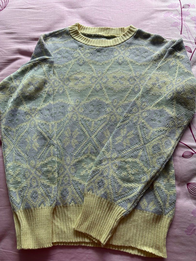 Knit pullover (Category: Coats, Jackets and Outerwear) located in Singapore. Submitted by pirahna (Listing ID 1289557936, Image 1). Description: Knit pullover .