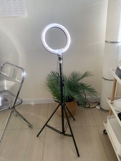 LED ring light 26cm dimmable w tripod stand