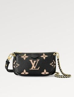 (Category: ) located in . Submitted by clearmawardrobe (Listing ID 1289484782, Image 1). Description: .