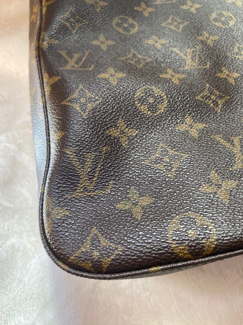 LV Monogram Looping GM (Category: Luxury Bags & Wallets) located in Cebu City. Submitted by sora.cebu_2 (Listing ID 1289466908, Image 3). Description: Selling low! Others selling it higher at Php45-50k still with dust bag ‼️PERSONAL ITEM‼️.