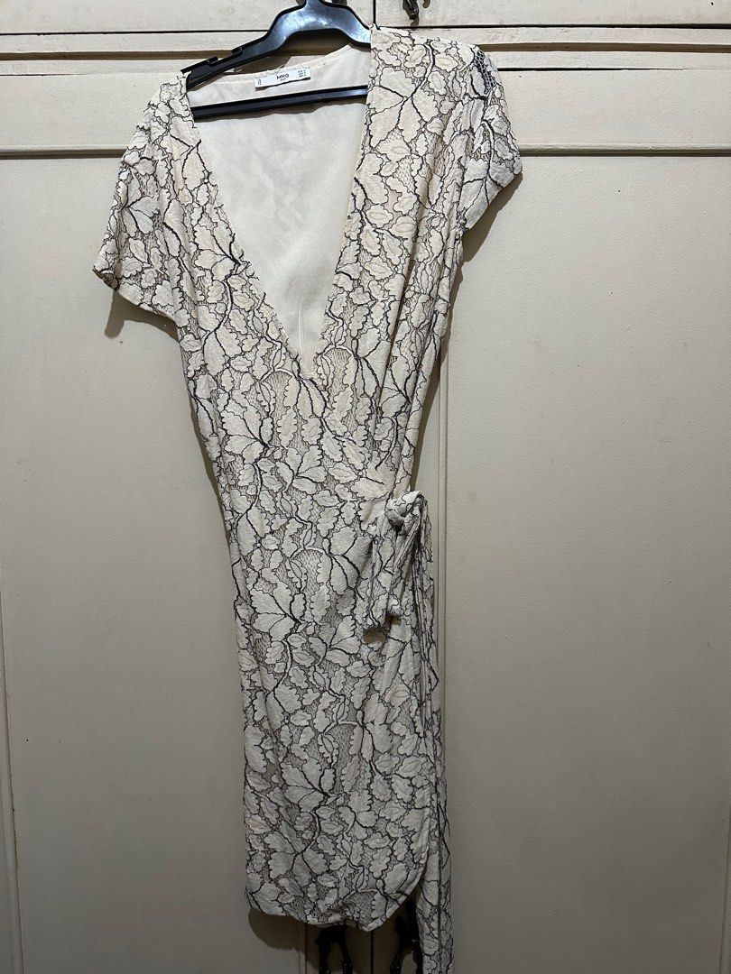 Mango wrap dress (Category: Dresses) located in Quezon City. Submitted by krishagee (Listing ID 1289475209, Image 1). Description: .