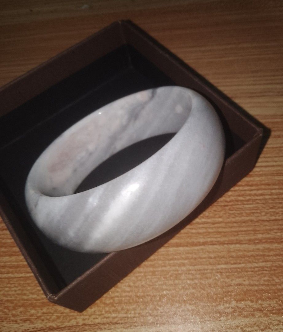 Marble Bangle (Category: Bracelets) located in Bau. Submitted by sooul1 (Listing ID 1289513085, Image 2). Description: 60mm If you want to buy this product here, message me here first and you can wsp me. (Kalau kamu nak buat bayaran, kamu perlu mesej saya terlebih dahulu. Dan saya akan wsp kamu). 🙂.