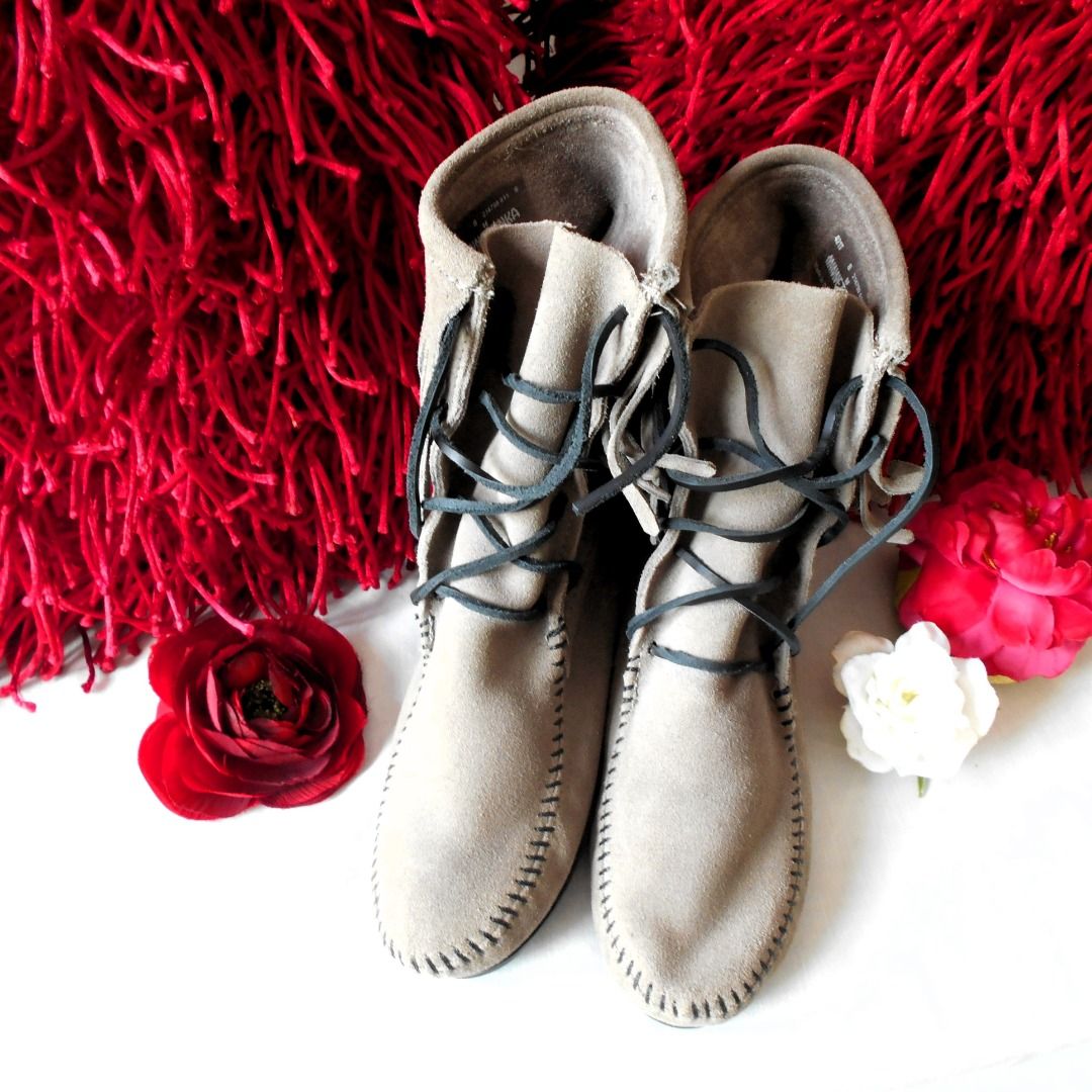 Minnetonka Grey Tassel Fringe Boots Moccasin Suede Booties