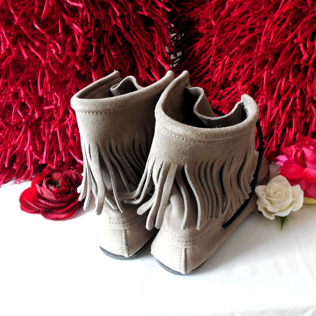 Fringe minnetonka boots on sale