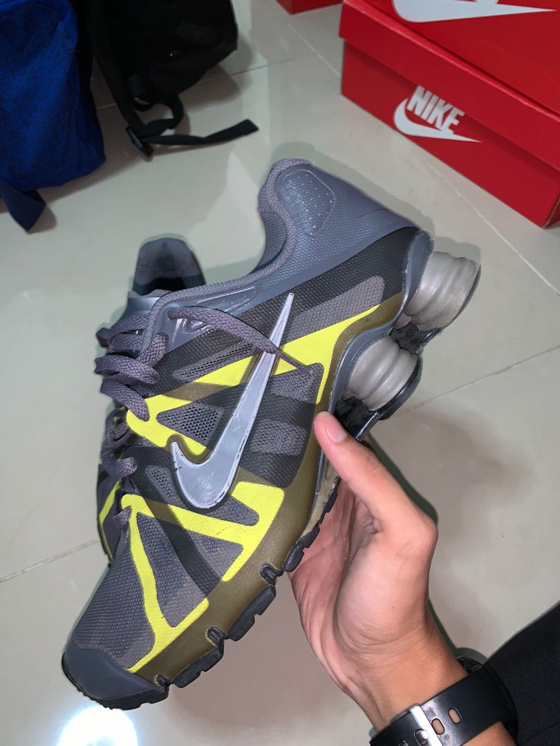 nike roadster shox