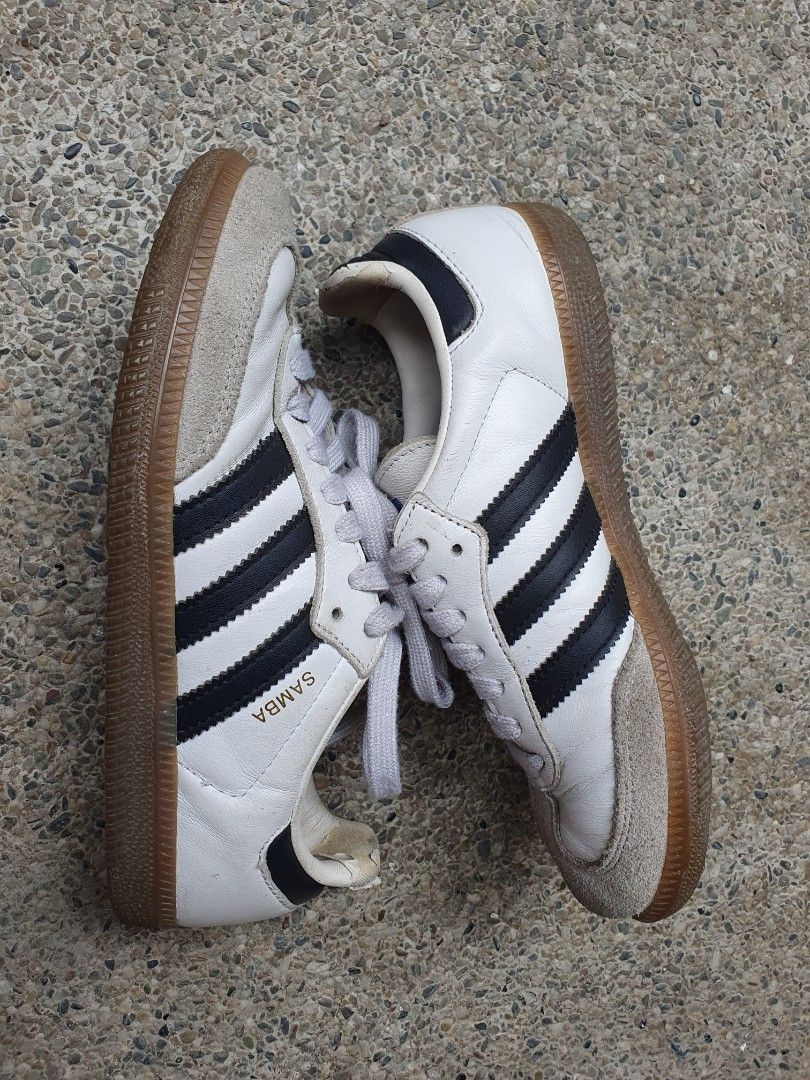 ORIGINAL Adidas SAMBA (size US 4) (Category: Sneakers) located in Pasig City. Submitted by bubbles2022 (Listing ID 1289488375, Image 1). Description: 1.5yo Samba. Sole in perfect condition (not pudpod etc). Malambot na since used condition. ORIGINAL. No Box..