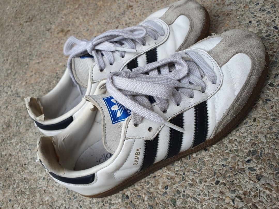 ORIGINAL Adidas SAMBA (size US 4) (Category: Sneakers) located in Pasig City. Submitted by bubbles2022 (Listing ID 1289488375, Image 2). Description: 1.5yo Samba. Sole in perfect condition (not pudpod etc). Malambot na since used condition. ORIGINAL. No Box..