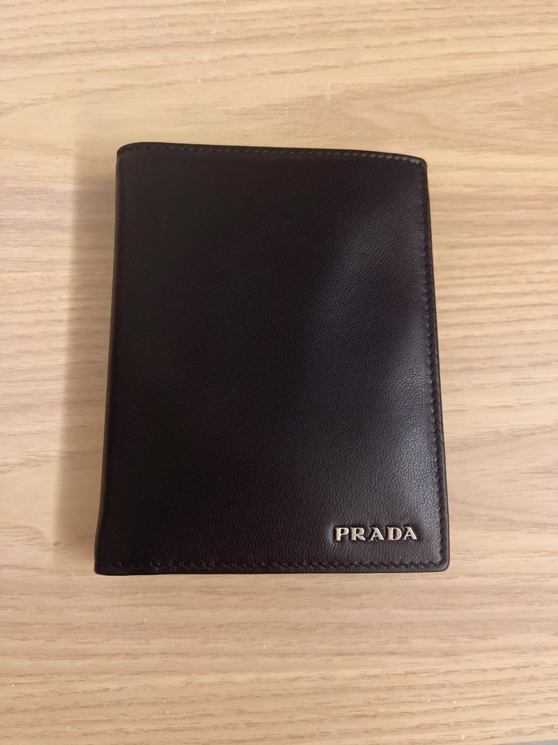 Prada （分類：手袋及銀包）位於 Hong Kong。 由 h_ello_hello 提交（商品編號 1289601532，圖片 3）。簡介： 全新正貨，有卡有盒。