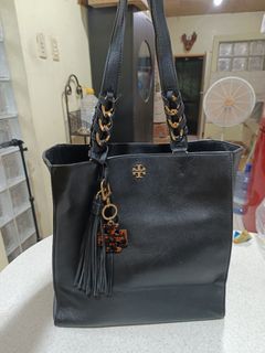 PRELOVED 
Tory Burch Brooke Leather Tote with free
Tory Burch Large Stacked T Tortoise Key Ring Chain Fob Worth 4000php