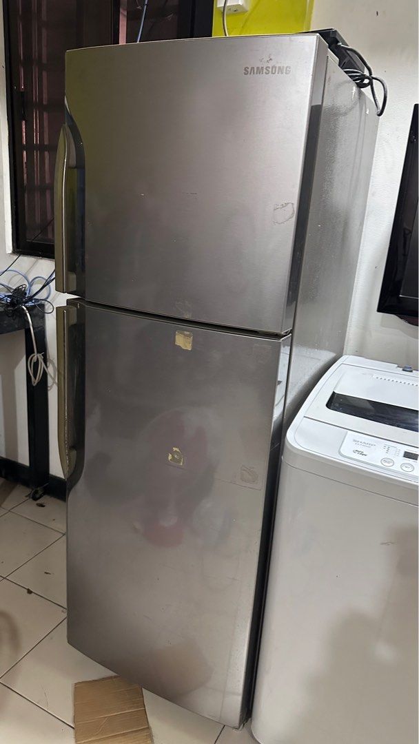 Samsung Ref 7 cu. (Category: Refrigerators and Freezers) located in Paranaque City. Submitted by chc_mnl (Listing ID 1289513900, Image 1). Description: Condo Pullout items. This is seldom used. Wear and tear lang talaga ng materials. Buo pa lahat sa loob. .