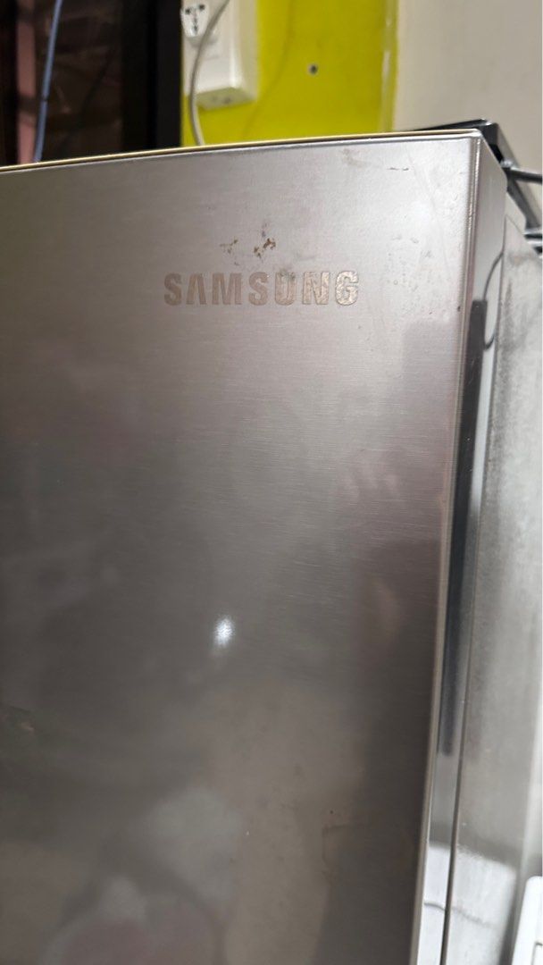 Samsung Ref 7 cu. (Category: Refrigerators and Freezers) located in Paranaque City. Submitted by chc_mnl (Listing ID 1289513900, Image 2). Description: Condo Pullout items. This is seldom used. Wear and tear lang talaga ng materials. Buo pa lahat sa loob. .