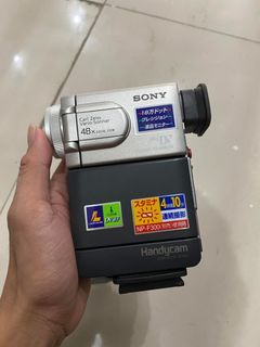 Sony DCR-PC10 Handycam Vision Mini DV SteadyShot 150x Camcorder