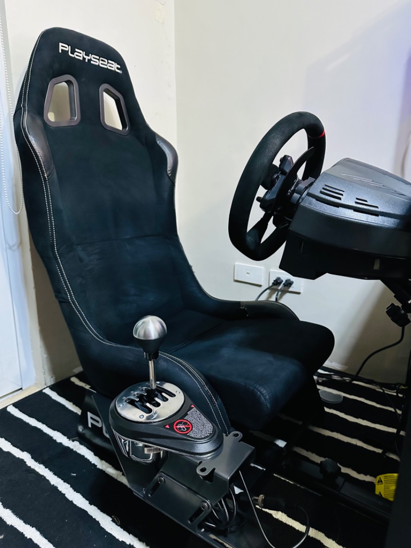 Thrustmaster T300 Ferrari Alcantara, Playseat Evolution Alcantara ...