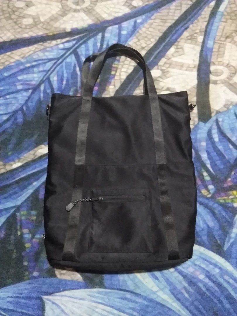 Typo laptop outlet tote bag