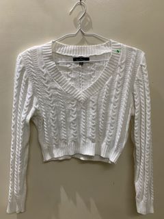 WHITE CABLE KNIT CROPPED SWEATER