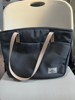 Wiwu bag with laptop compartment
