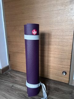 Manduka Begin Yoga Mat – Premium 5mm Thick Yoga Mat with Alignment Stripe.  Reversible, Lightweight with Dense Cushioning for Support and Stability in