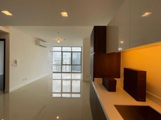 1 BR w/ Parking For Sale West Gallery BGC! Good deal near Serendra East Gallery Place Pacific plaza Maridien Verve Residences