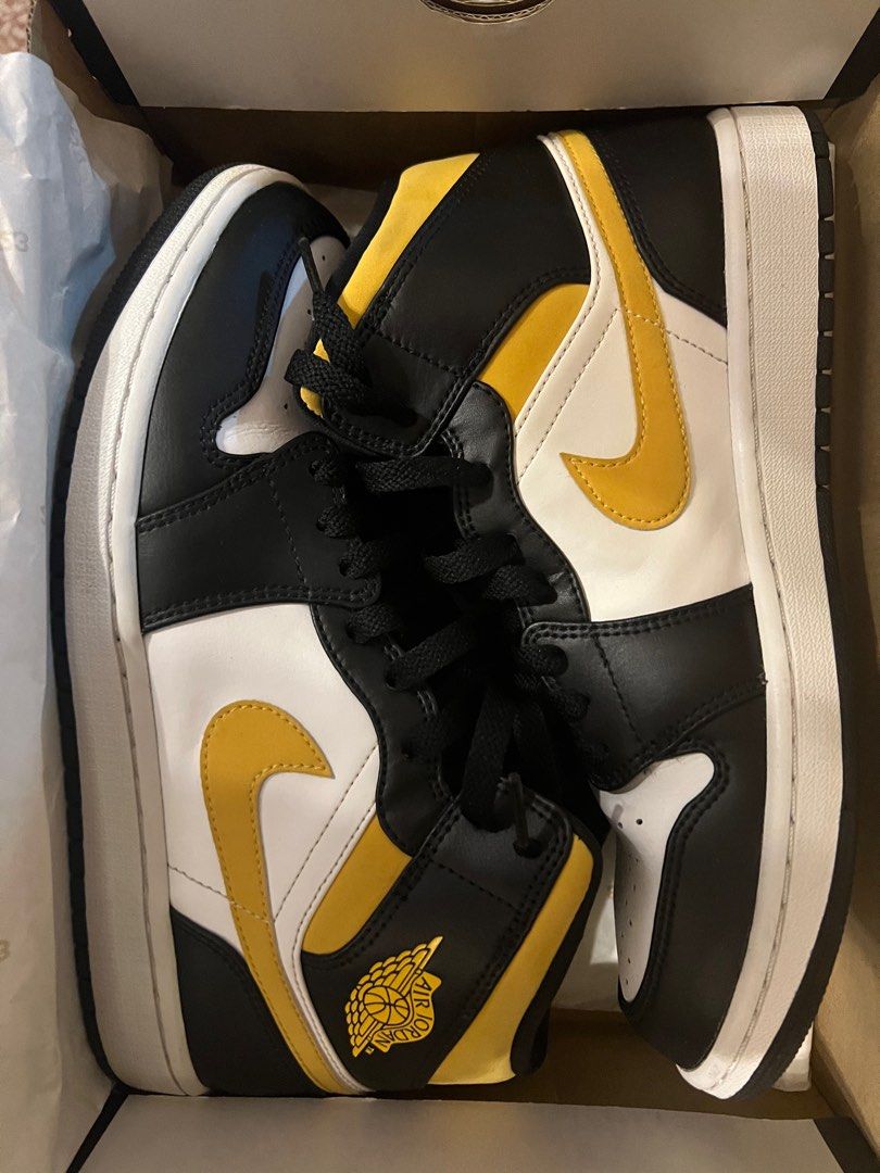 Aj 1 mid foot 2025 locker