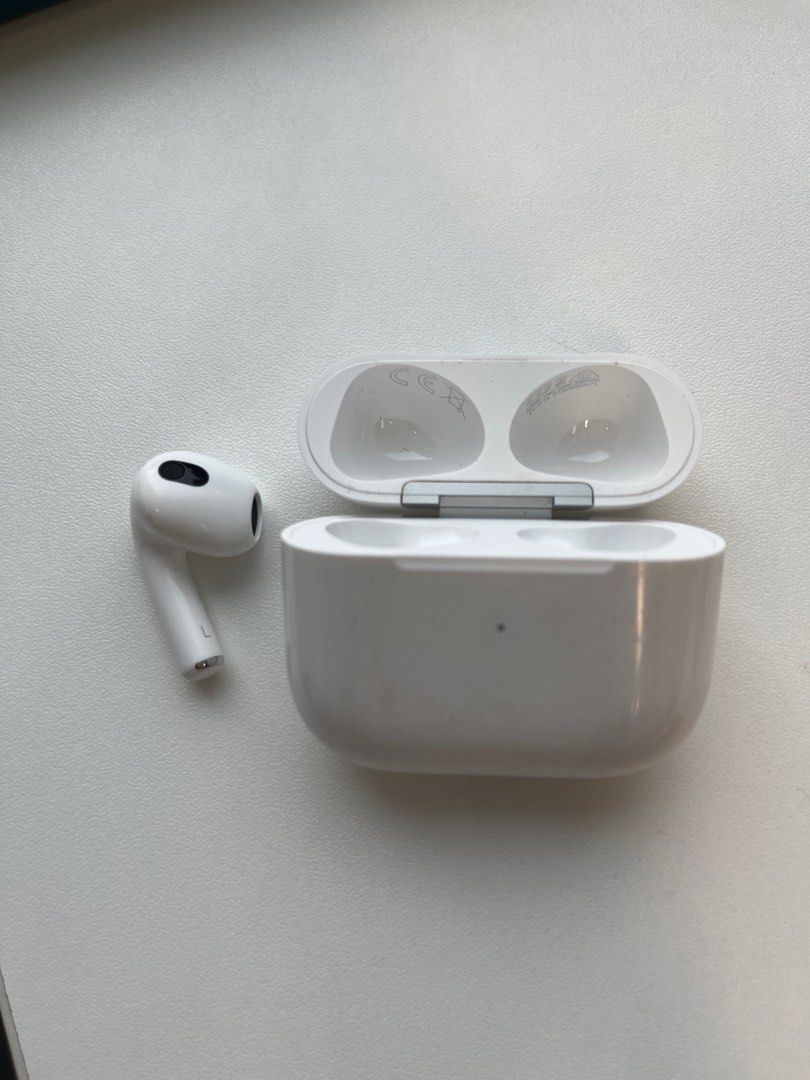 Apple AirPods 第３世代 左耳 左側 左 - イヤホン