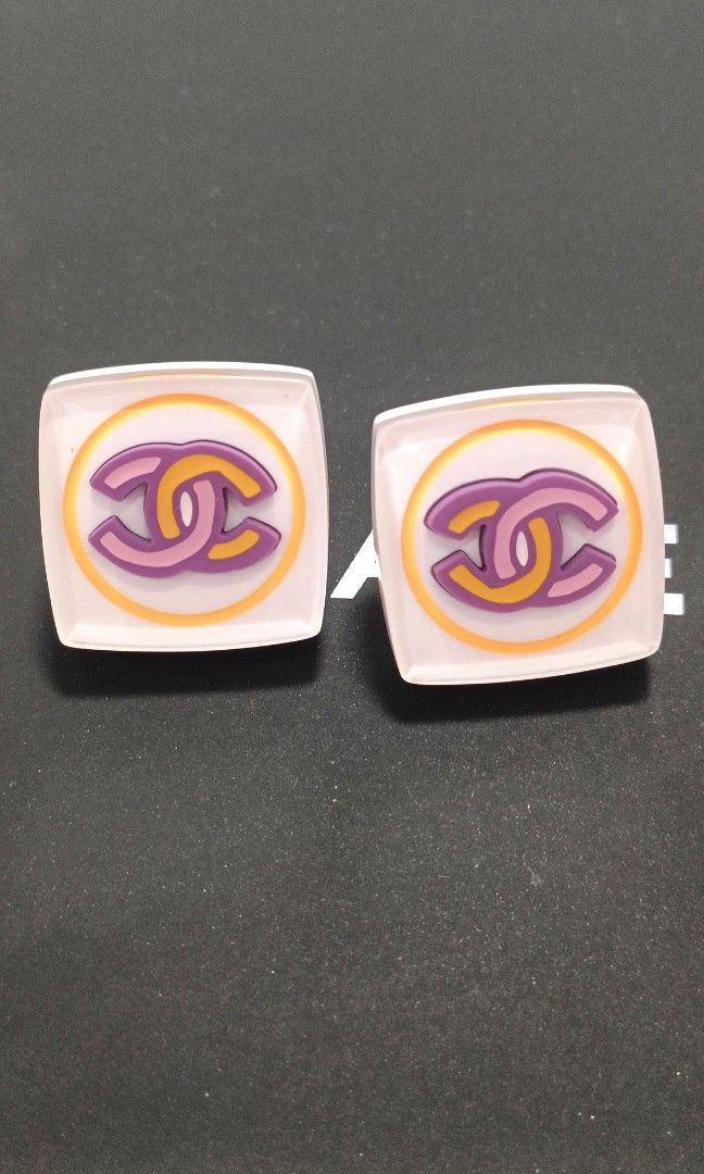 🌞Sale Authentic Chanel Earrings (Category: Luxury Accessories) located in Paranaque City. Submitted by par18 (Listing ID 1289804093, Image 2). Description: 2024 no inclusions.