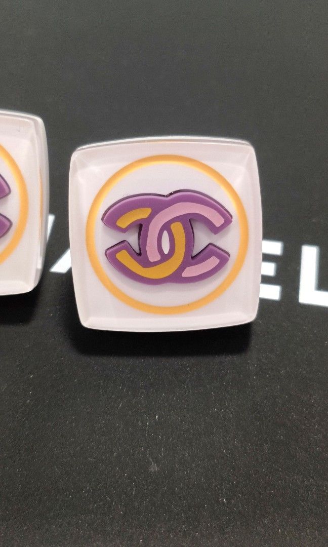 🌞Sale Authentic Chanel Earrings (Category: Luxury Accessories) located in Paranaque City. Submitted by par18 (Listing ID 1289804093, Image 3). Description: 2024 no inclusions.