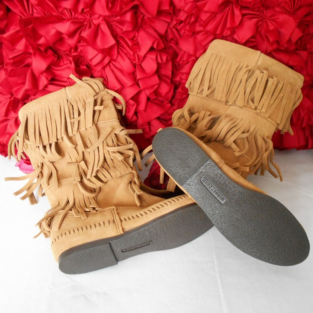 Red minnetonka hotsell boots