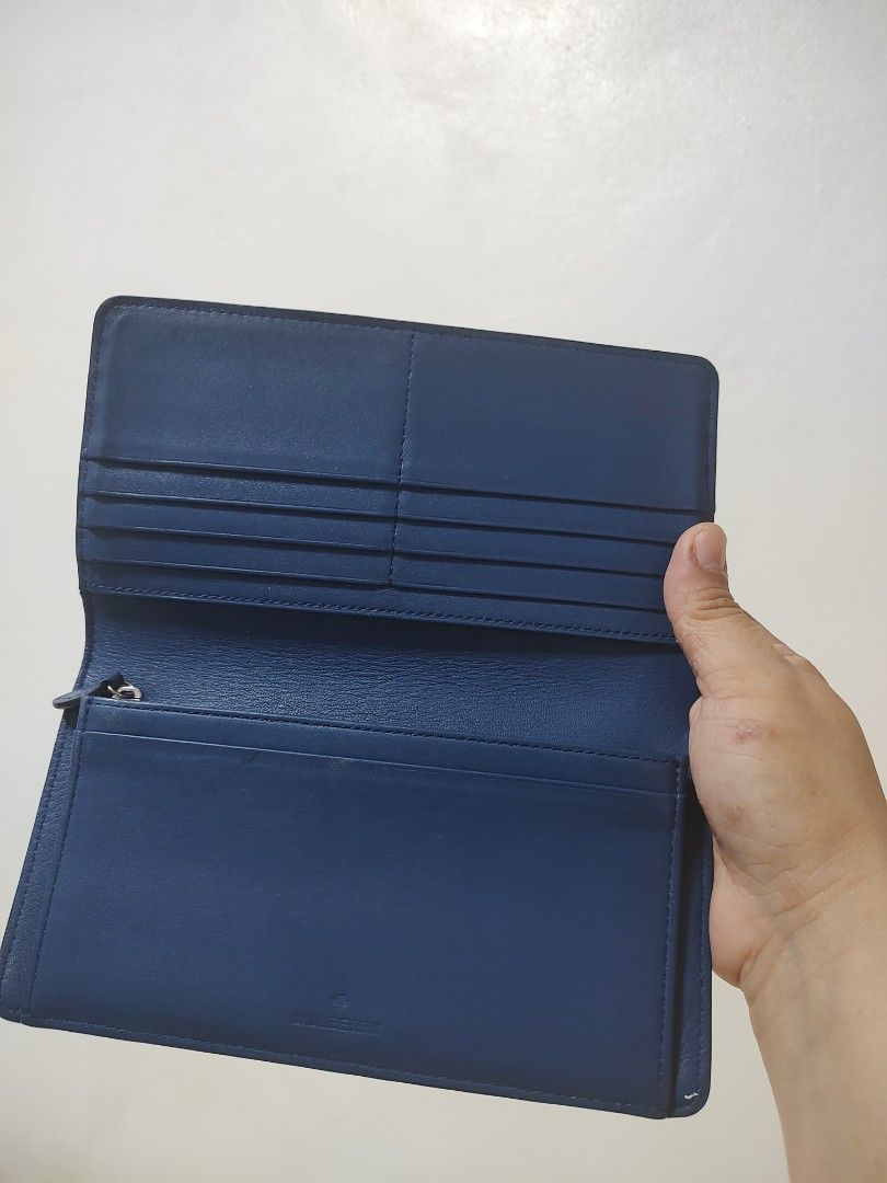 Authentic Mulberry Walet (Category: Luxury Bags & Wallets) located in Cebu City. Submitted by theretailshop (Listing ID 1289839032, Image 3). Description: Authentic and from the US. Has minor signs of usage. MOP: BDO, BPI, UB or GCash. Payment first policy. Delivery within Cebu and nearby areas thru Maxim or Lalamove. Shipping Nationwide thru J&T. Fee shouldered by the buyer. Please allow 1-2 days for shipping..