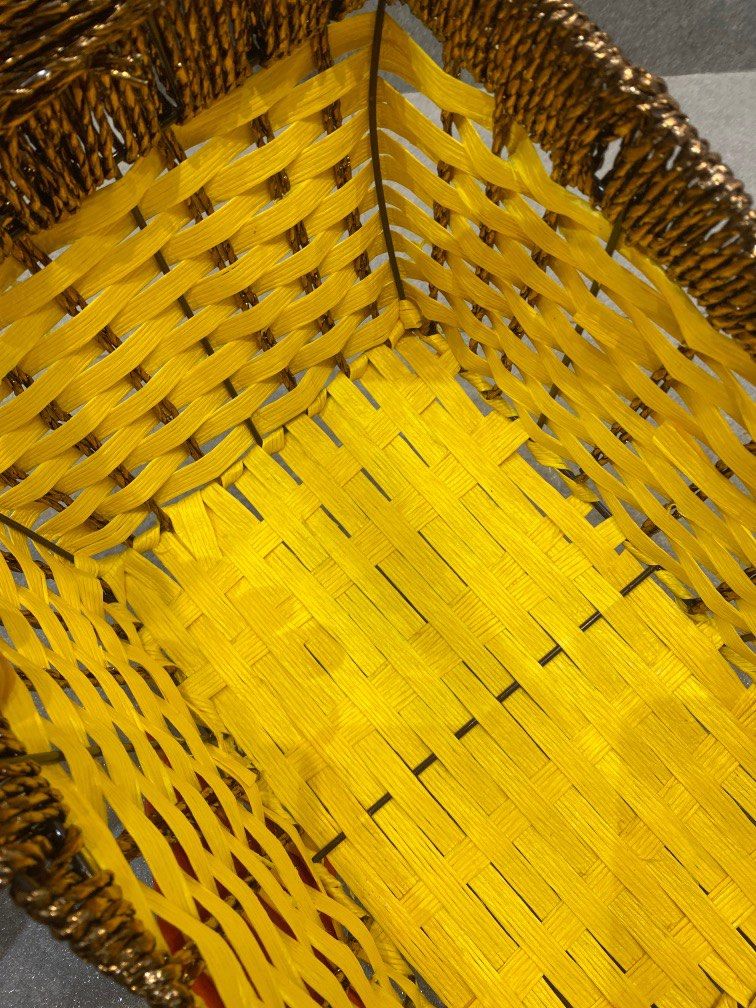 Baskets (Category: Gift Baskets & Hampers) located in Skudai. Submitted by tomatobaby (Listing ID 1289793053, Image 3). Description: New Year hamper basket for sell, look exclusive and 40cmLenght x 43cmHeight x23cm width. COD Mutiara Rini Skudai Johor..