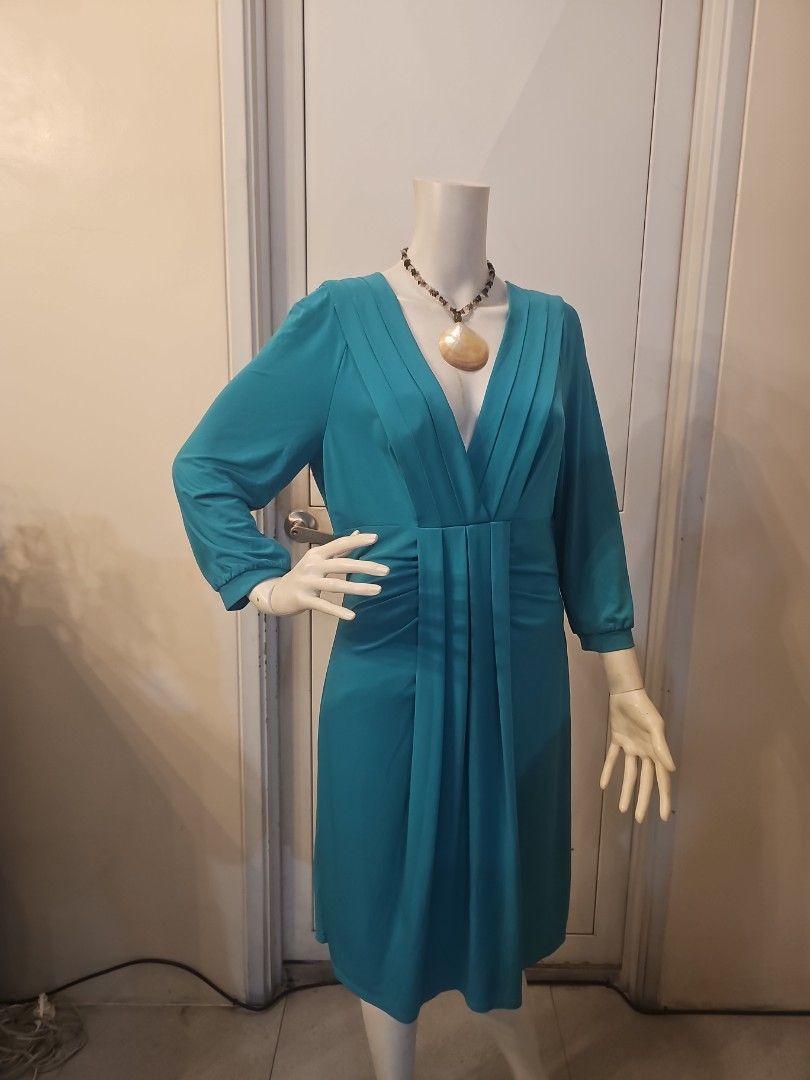 BCBG teal dress Large (Category: Dresses) located in Quezon City. Submitted by mercyotero8 (Listing ID 1289775638, Image 2). Description: large on tag stretchy fabric with satin feel merely tried on but never used shoulder 16 armpit 18 length 34.