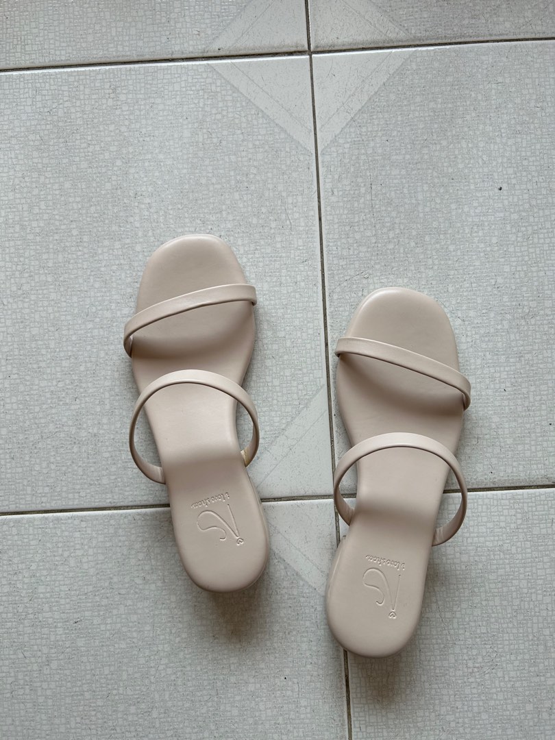 Cute 2025 beige sandals