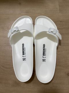 White flip top flop slippers